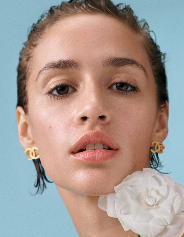 Hydra Beauty Model with Camellia