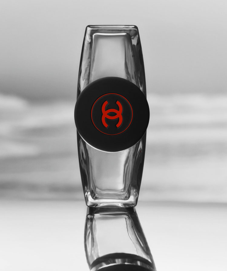 TOP VIEW OF THE ALLURE HOMME SPORT BOTTLE